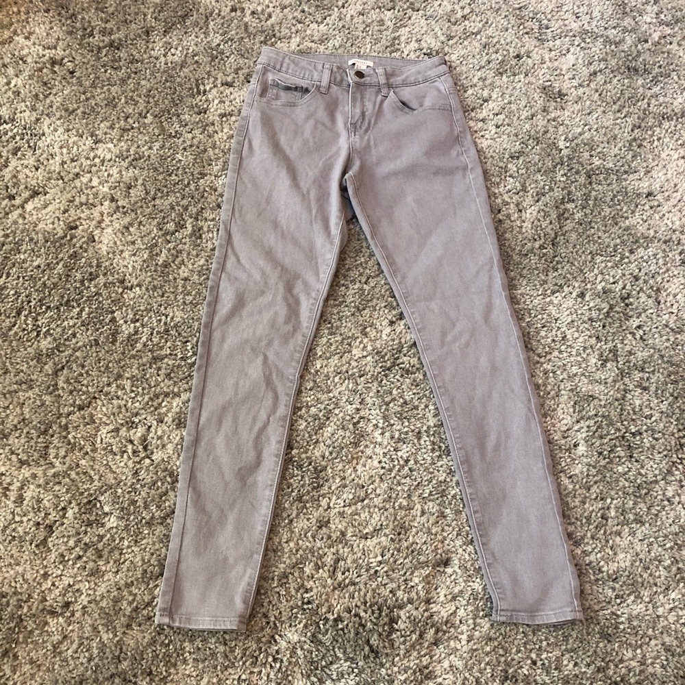 FOREVER 21 LIGHT GRAY SKINNY PANTS